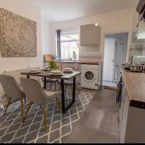 beautiful-home-near-city-centre.hotelsin-nottingham.com/